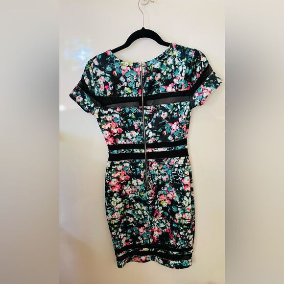 Belle Sky Multicolored Floral Bodycon Dress Black Trim Short Sleeve Women’s S - Picture 5 of 7